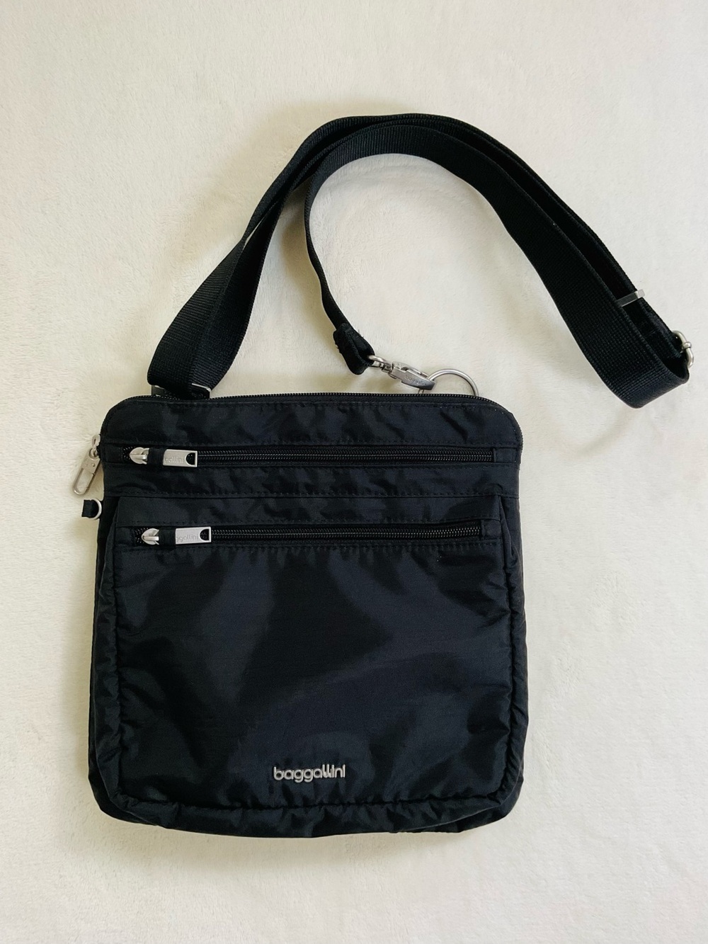 Baggallini Securtex Anti-Theft RFID Large Crossbody Bag Black